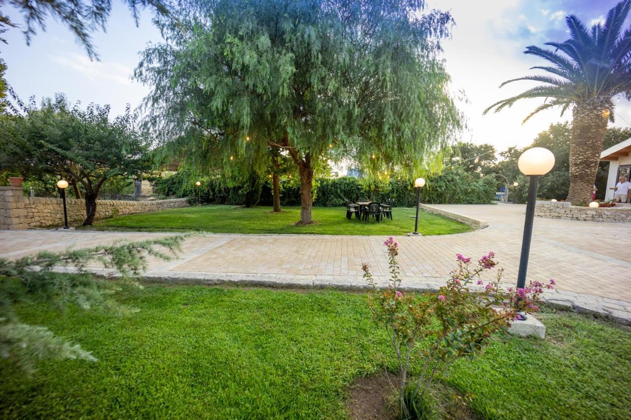 Casale Della Contea Guest House โมดิกา ภายนอก รูปภาพ