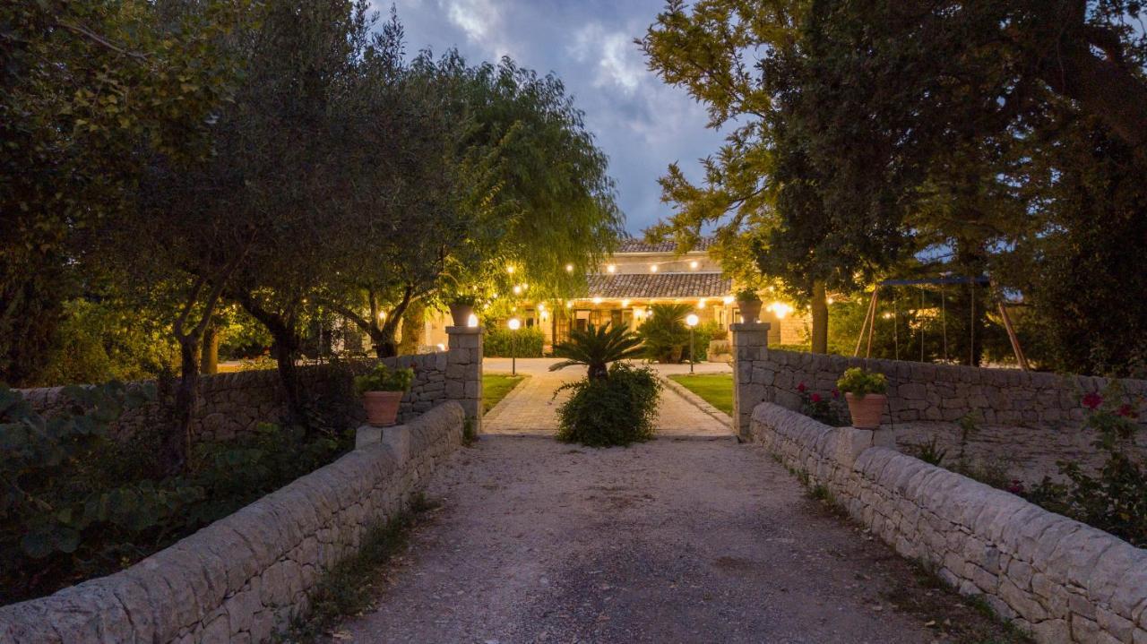 Casale Della Contea Guest House โมดิกา ภายนอก รูปภาพ