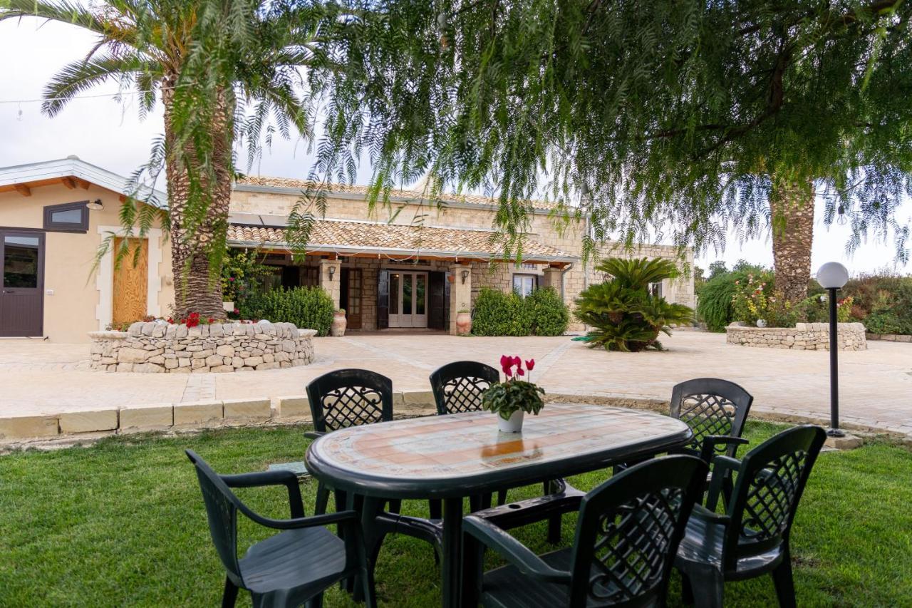Casale Della Contea Guest House โมดิกา ภายนอก รูปภาพ