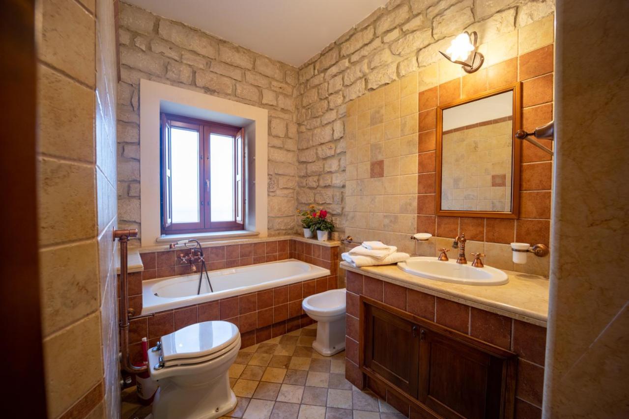 Casale Della Contea Guest House โมดิกา ภายนอก รูปภาพ