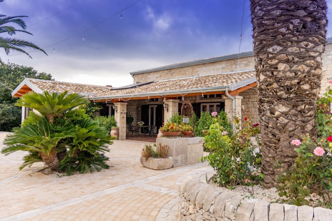 Casale Della Contea Guest House โมดิกา ภายนอก รูปภาพ