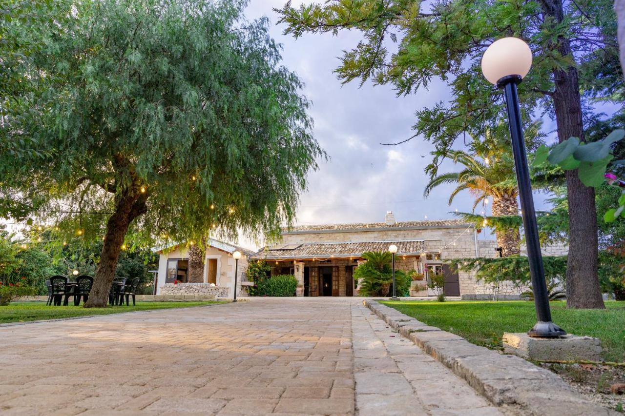 Casale Della Contea Guest House โมดิกา ภายนอก รูปภาพ