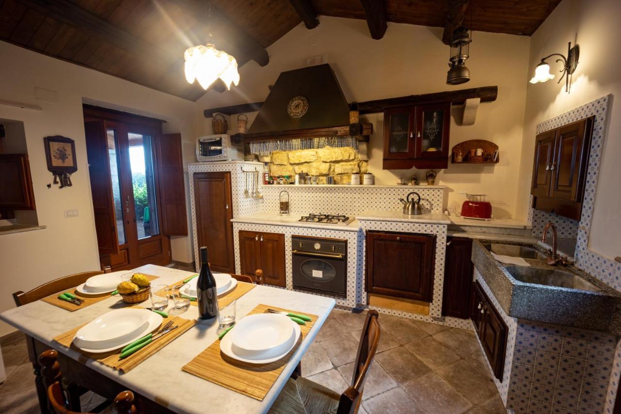 Casale Della Contea Guest House โมดิกา ภายนอก รูปภาพ