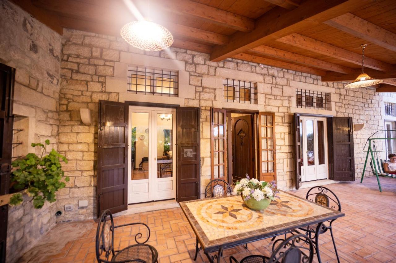 Casale Della Contea Guest House โมดิกา ภายนอก รูปภาพ