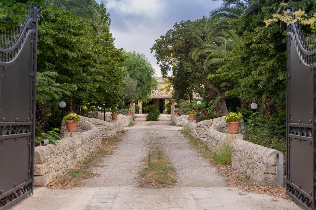 Casale Della Contea Guest House โมดิกา ภายนอก รูปภาพ